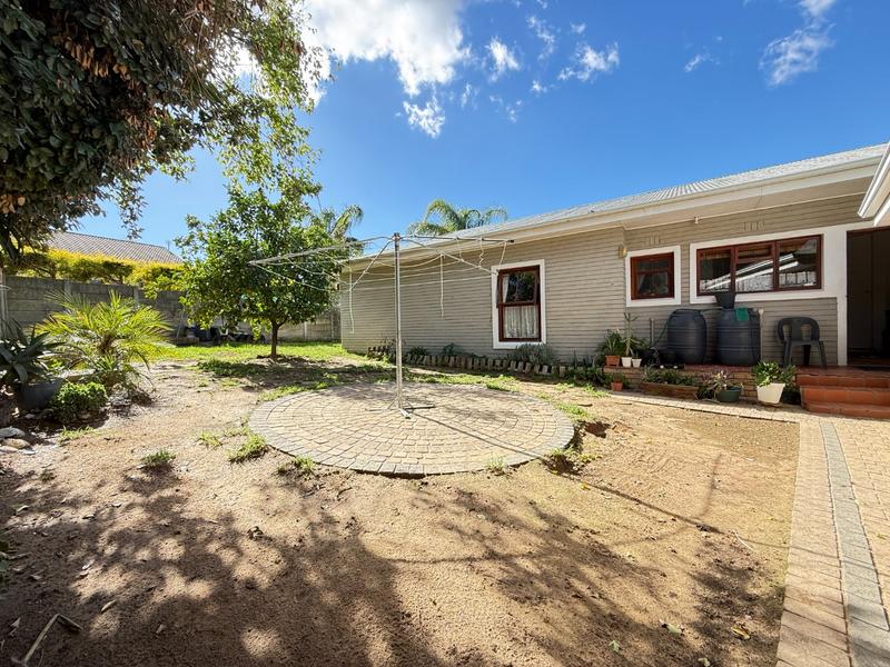 4 Bedroom Property for Sale in Die Wingerd Western Cape